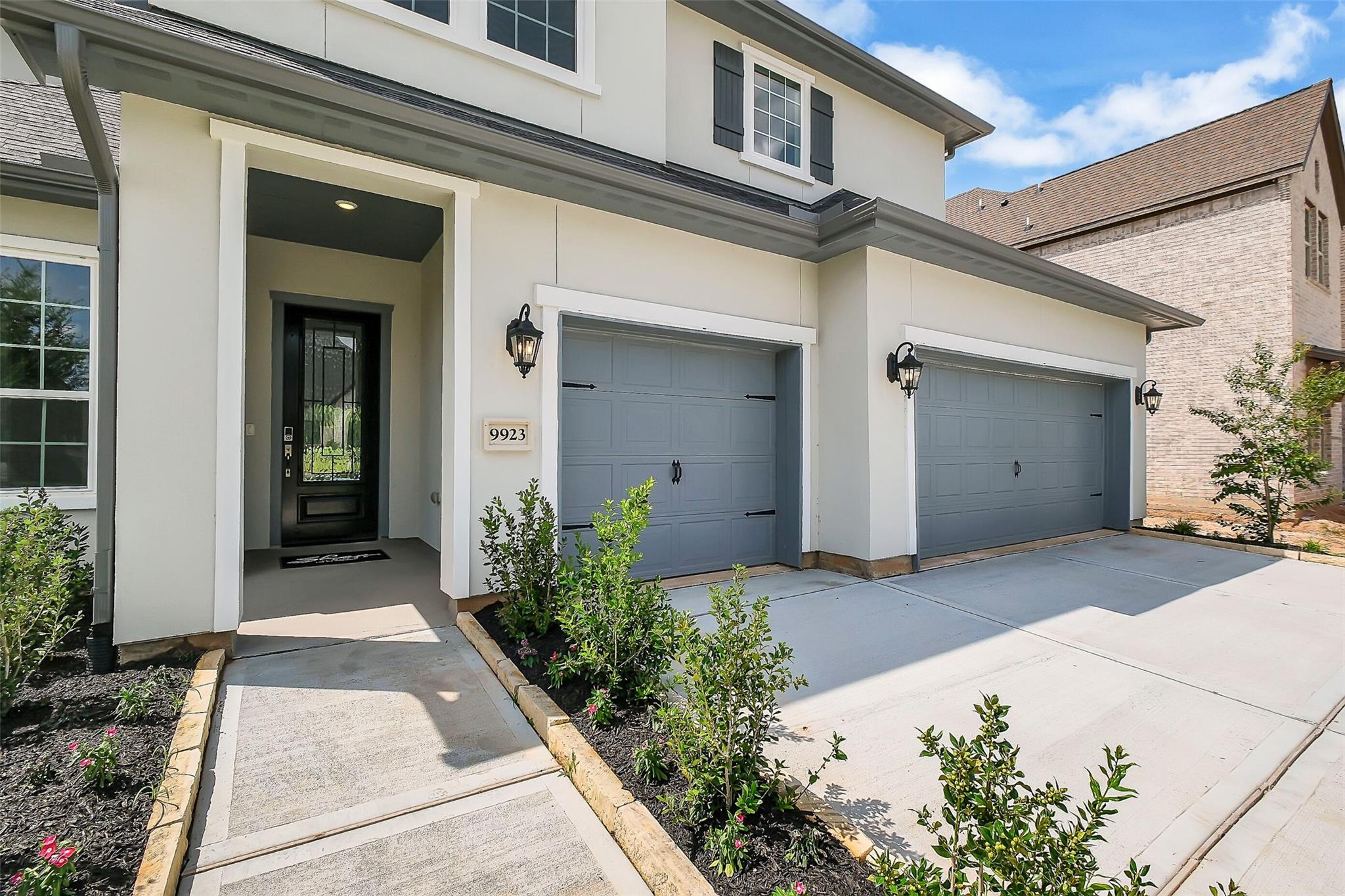 9923 Hunters Run Drive