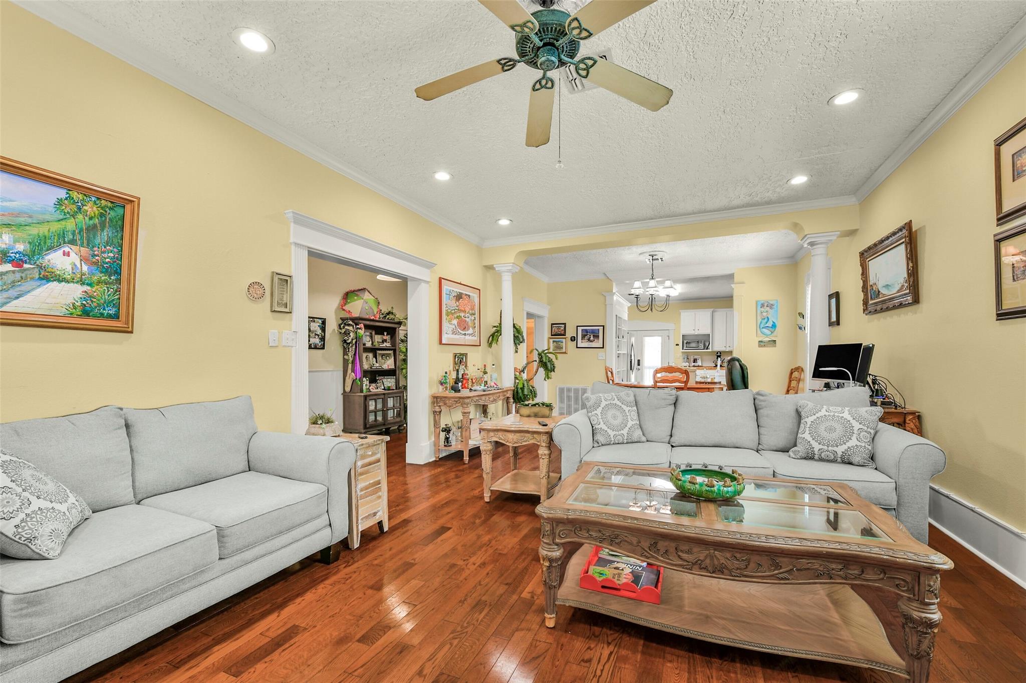 3017 Bernardo De Galvez Avenue