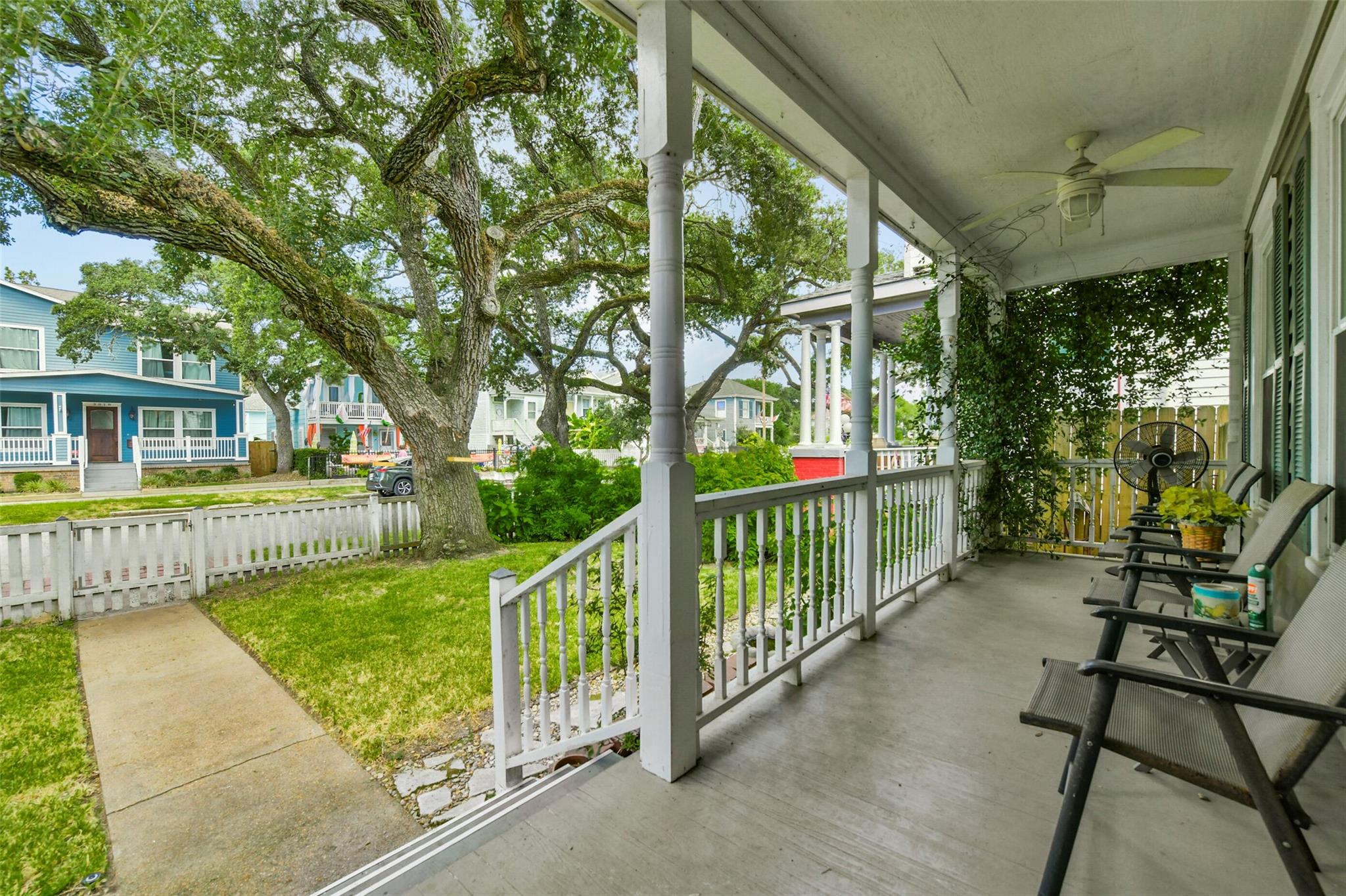 3017 Bernardo De Galvez Avenue