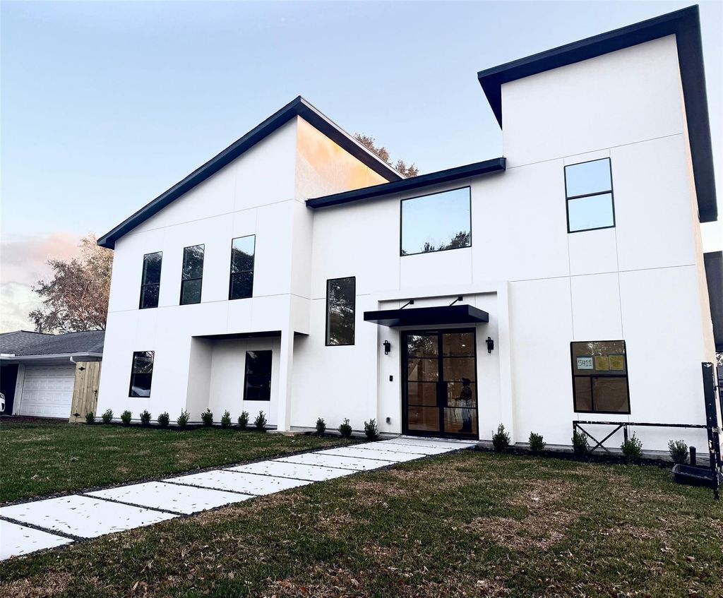 Photo of 5411 Yarwell Drive, Houston, TX 77096 (MLS # 27101643)