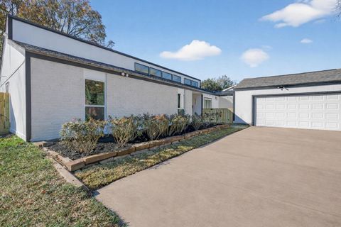 Tiny photo for 6207 Rollingbrook Drive, Houston, TX 77096 (MLS # 40963100)