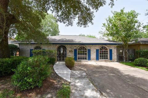 Photo of 11719 Murr Way, Houston, TX 77048 (MLS # 68121022)