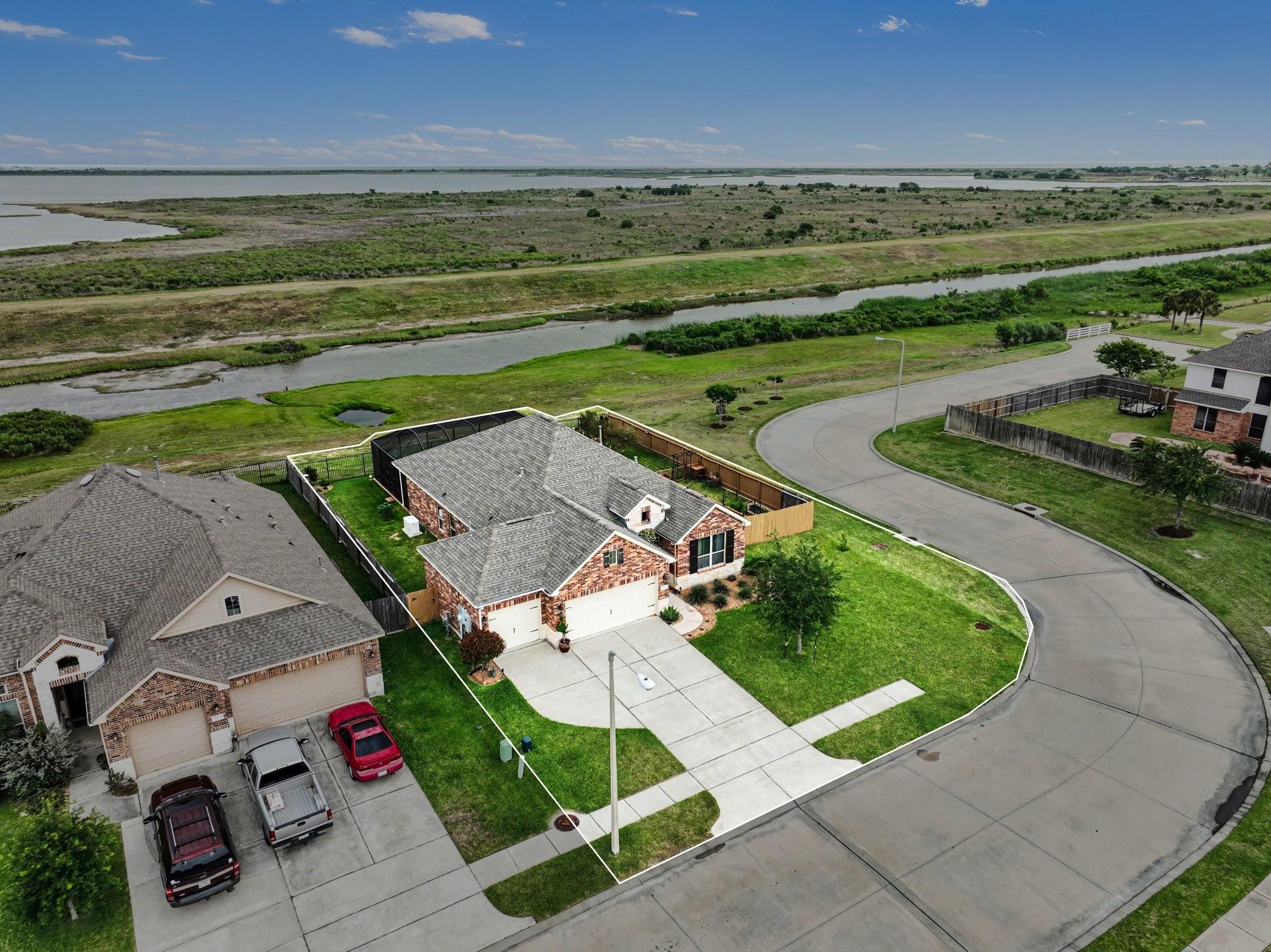 902 White Willow Drive