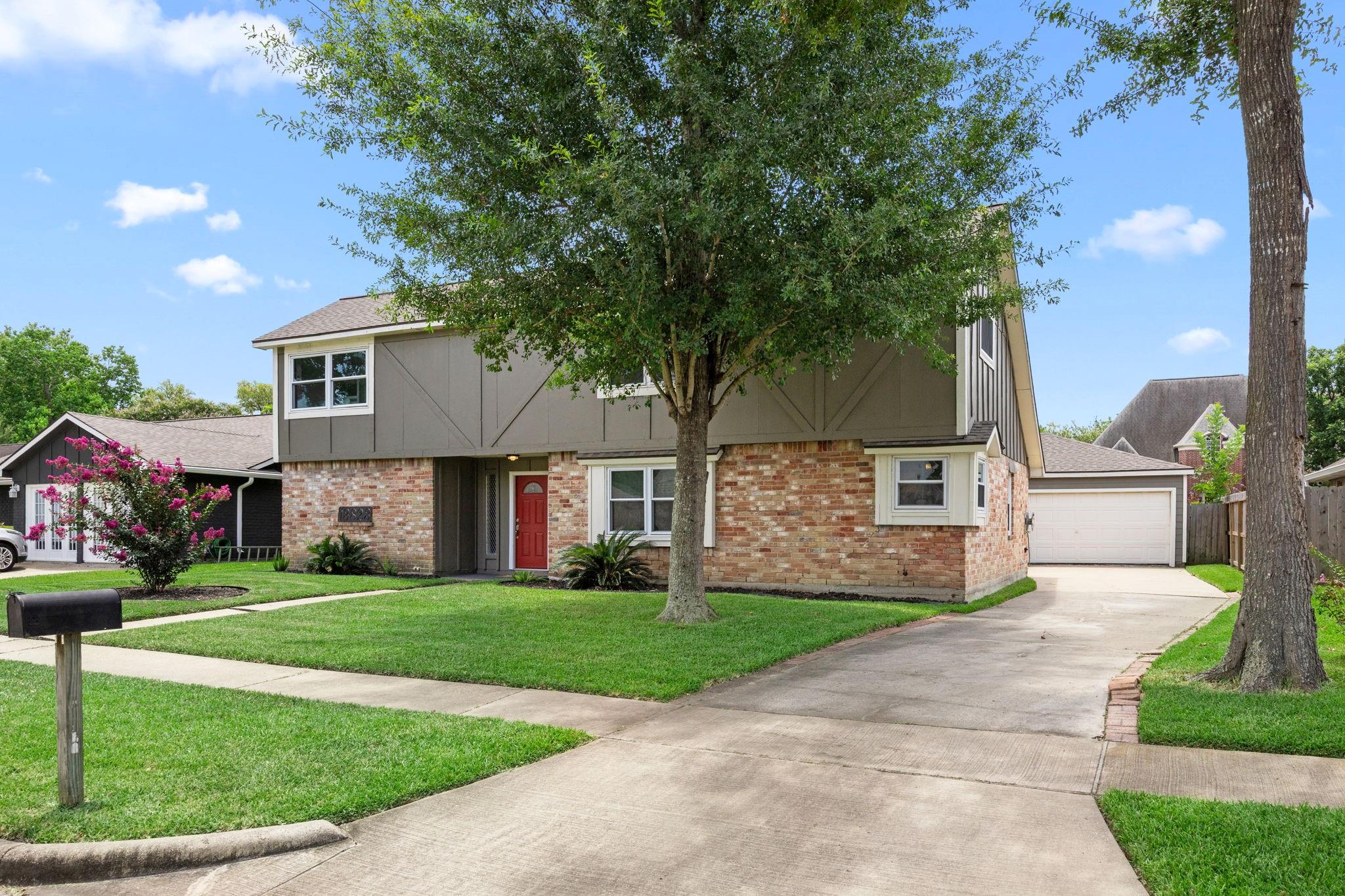 13823 Ivymount Drive