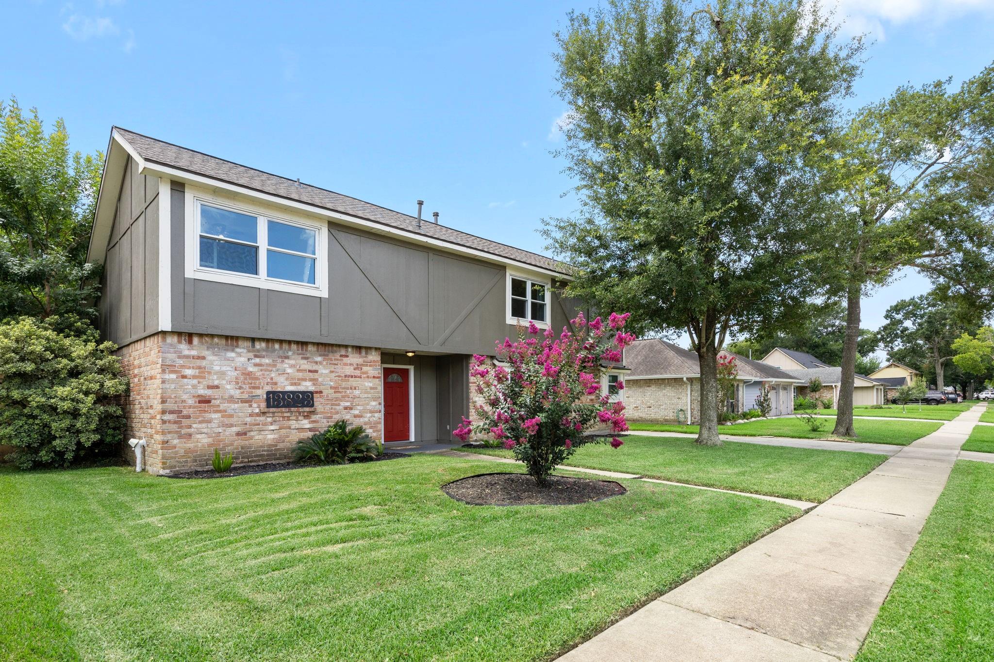 13823 Ivymount Drive