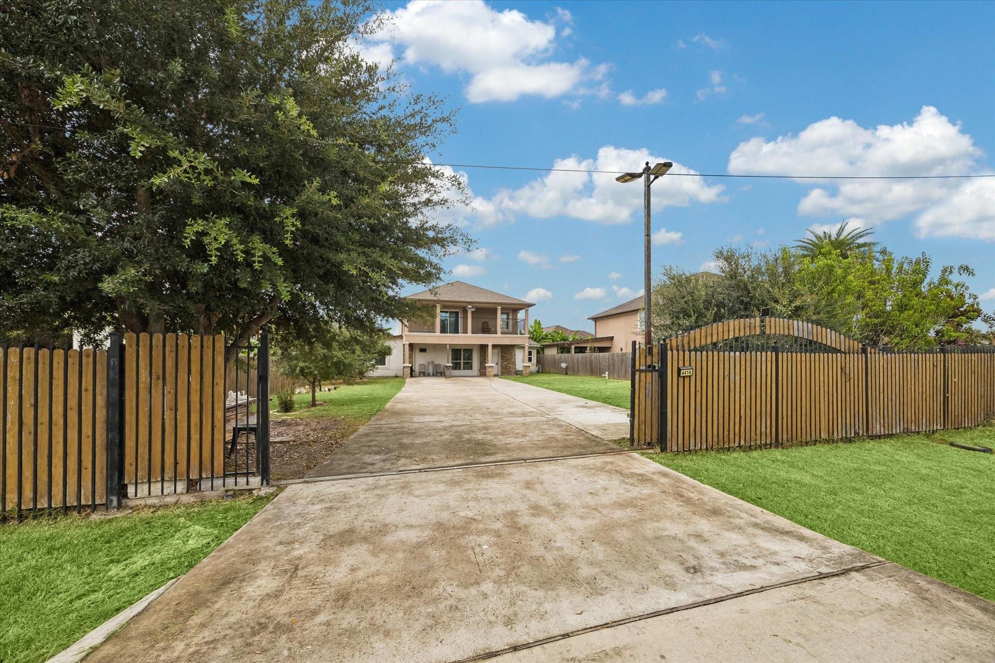 4414 Ivy Lane
