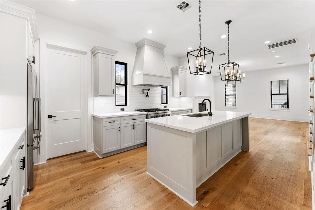 Photo of 517 E 4th Street, Houston, TX 77007 (MLS # 23671245)