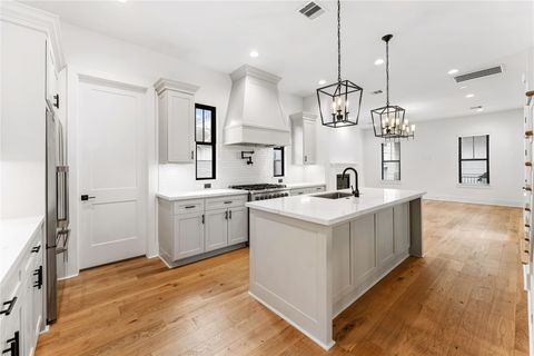 Photo of 517 E 4th Street, Houston, TX 77007 (MLS # 23671245)