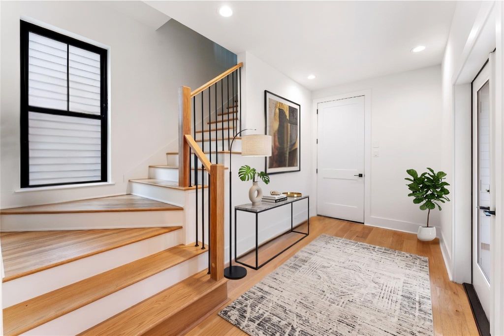 Photo of 517 E 4th Street, Houston, TX 77007 (MLS # 23671245)