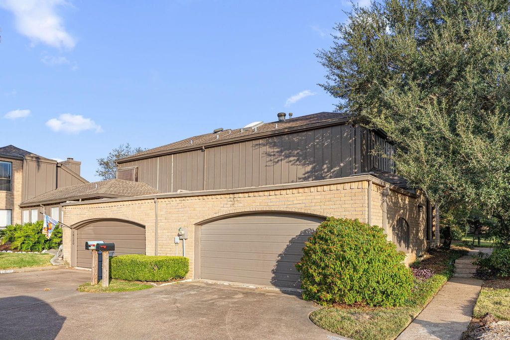 Photo of 18118 Lakeside Lane, Houston, TX 77058 (MLS # 93796016)