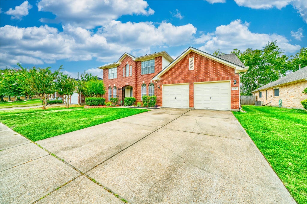 Photo of 8942 Norham Drive, Houston, TX 77083 (MLS # 45199410)