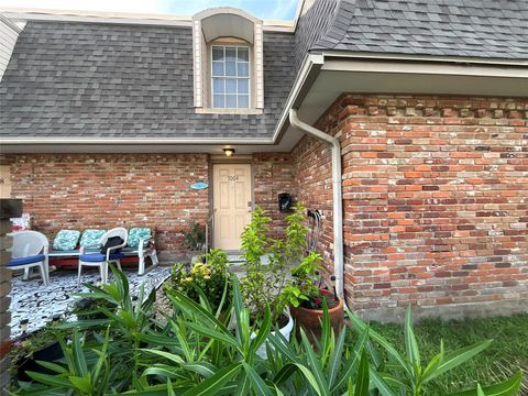 Townhouse For Sale - 7004 Williams Drive<br/> Galveston, TX 77551