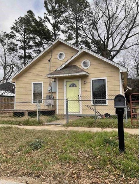 Photo of 1504 S Kennedy Avenue, Tyler, TX 75701 (MLS # 20702669)
