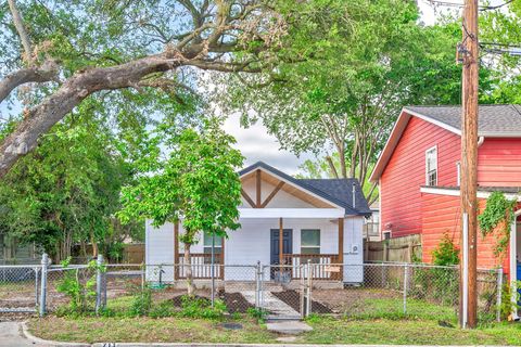 Photo of 711 Staitti Street, Humble, TX 77338 (MLS # 38953374)