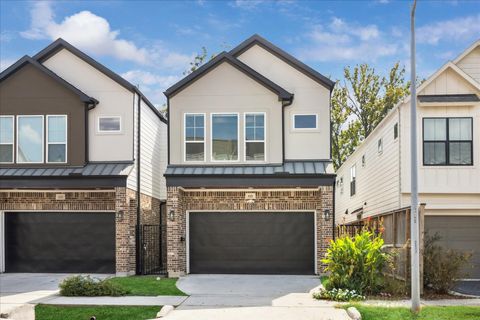 Photo of 818 E 24th Street, Houston, TX 77009 (MLS # 82899217)