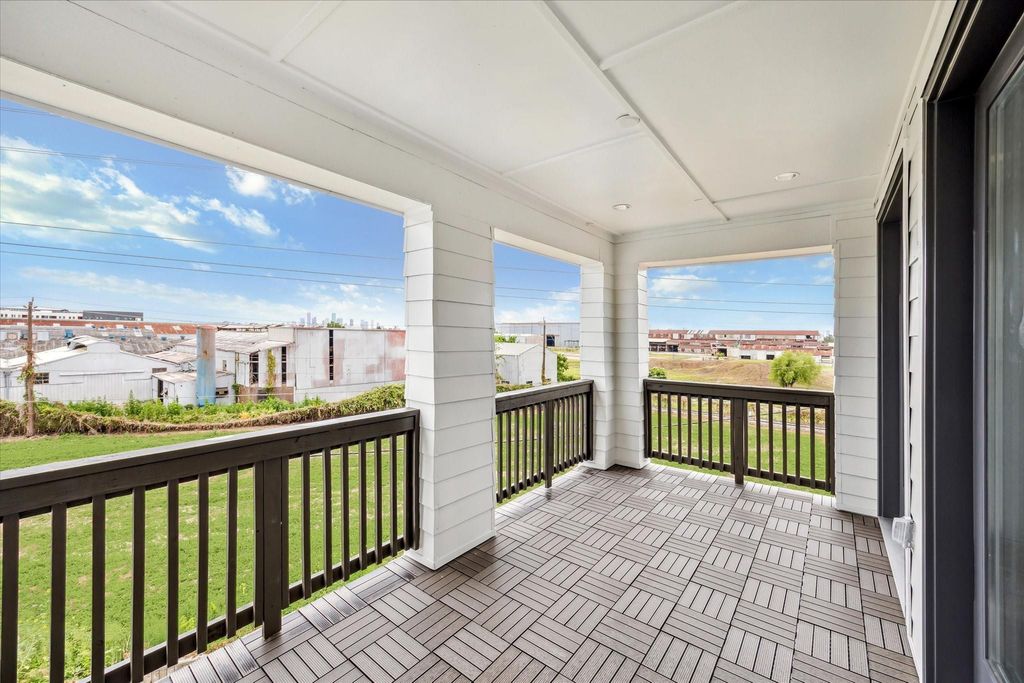 Photo of 1008 Golden Nectar Ln, Houston, TX 77008 (MLS # 40208504)