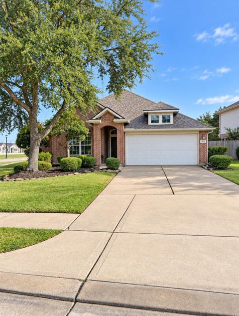 Photo of 1801 High Falls Lane, Pearland, TX 77581 (MLS # 66569377)