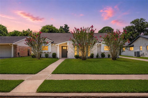 Photo of 4321 Kingfisher Drive, Houston, TX 77035 (MLS # 18718318)