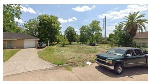 Photo of 5606 Bayfield Drive, Houston, TX 77033 (MLS # 49805991)