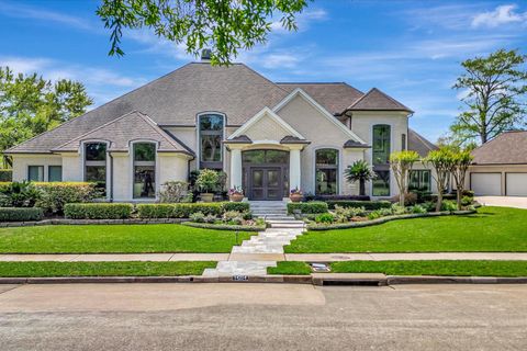Photo of 14214 Golf View Trail, Houston, TX 77059 (MLS # 36622014)