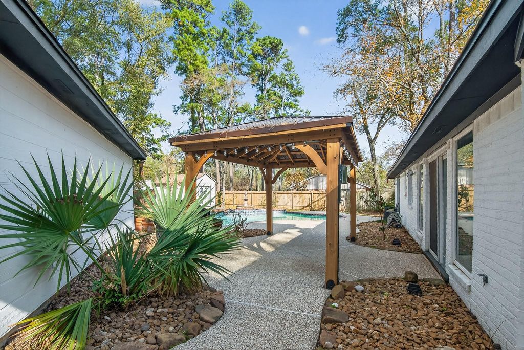 Photo of 127 Sagewood Dr Drive, Spring, TX 77386 (MLS # 66870185)