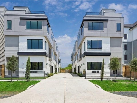 Photo of 729 W 21st Street #C, Houston, TX 77008 (MLS # 25750047)