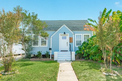 Photo of 4417 Avenue R, Galveston, TX 77550 (MLS # 65967651)