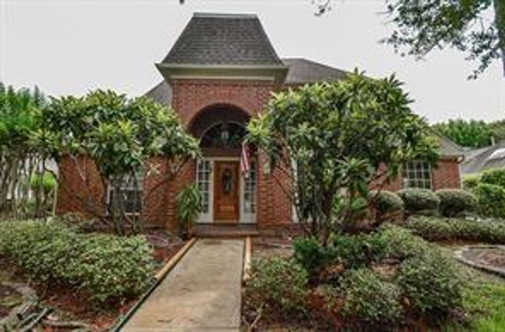 Photo of 3319 Water Locust Drive, Sugar Land, TX 77479 (MLS # 25048242)