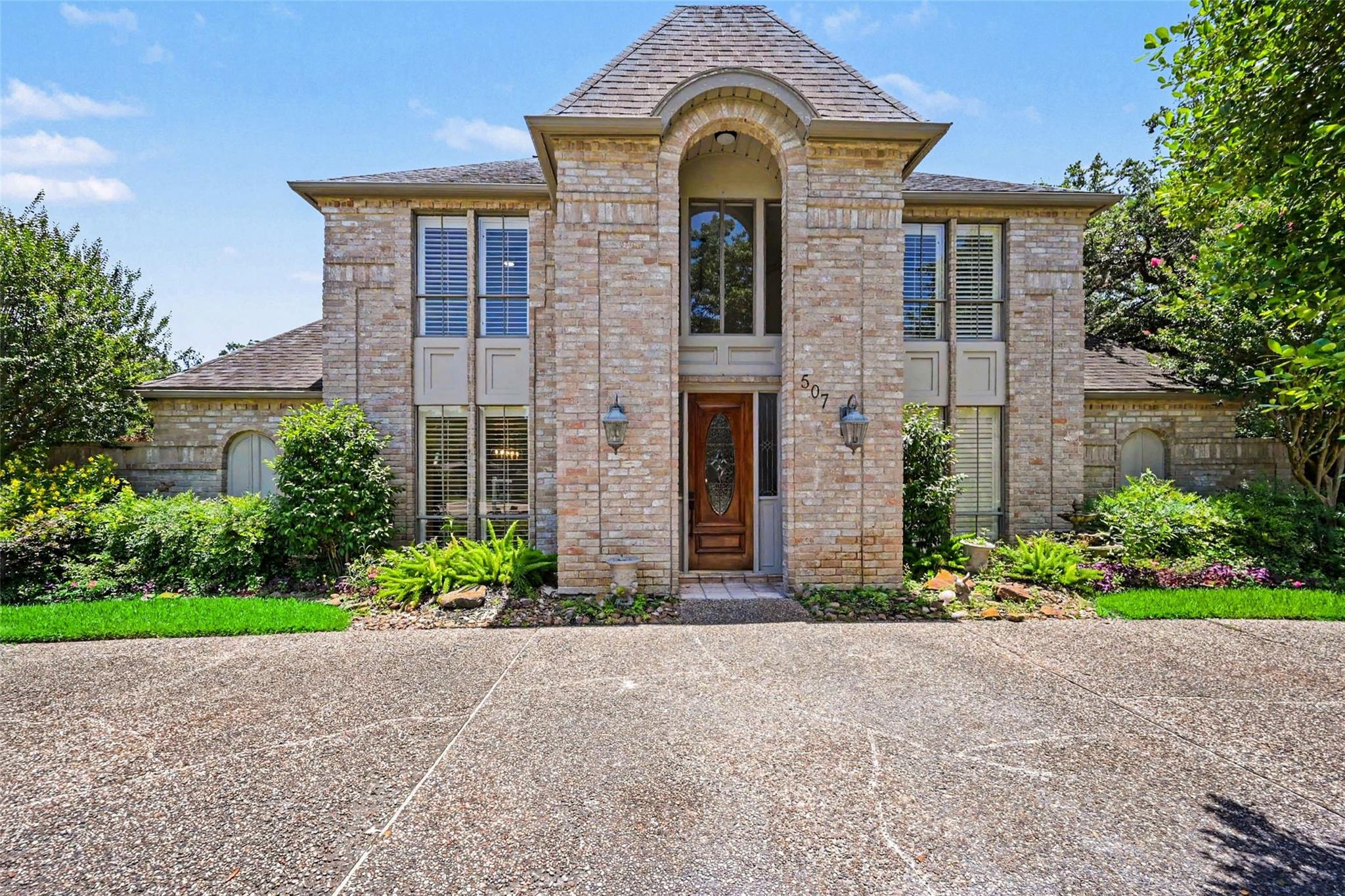 507 Commodore Way
