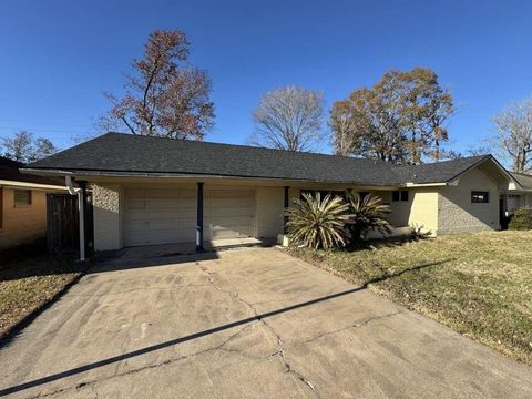 1011 Oak Drive Liberty TX 77575