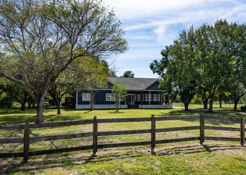 Photo of 1302 Southfork Lane, Rosharon, TX 77583 (MLS # 52110257)