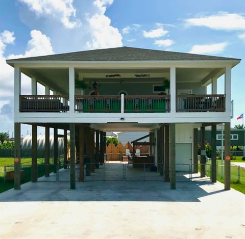 Photo of 952 Sandollar, Crystal Beach, TX 77650 (MLS # 12471124)