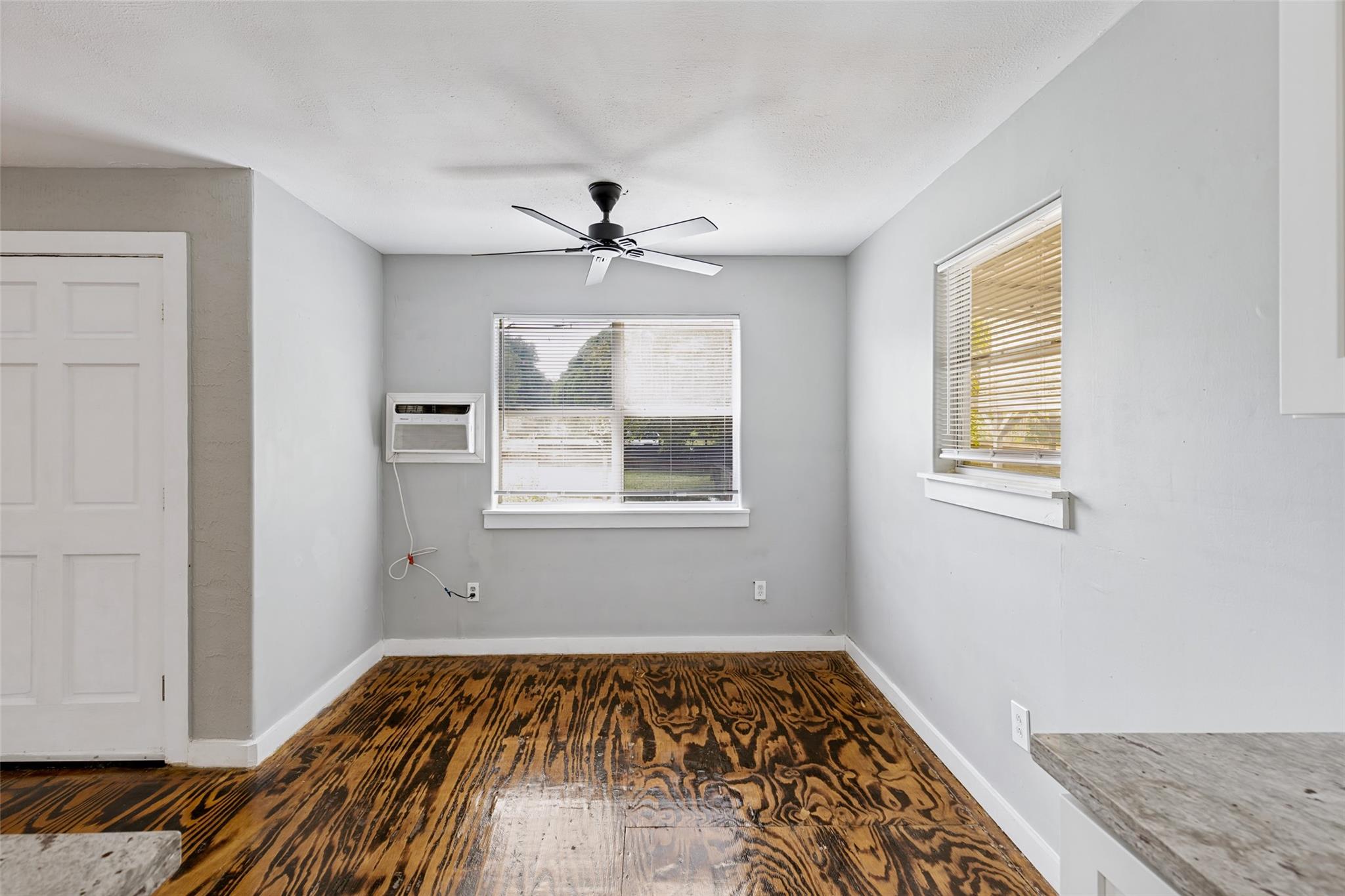 11806 E Jane Lane