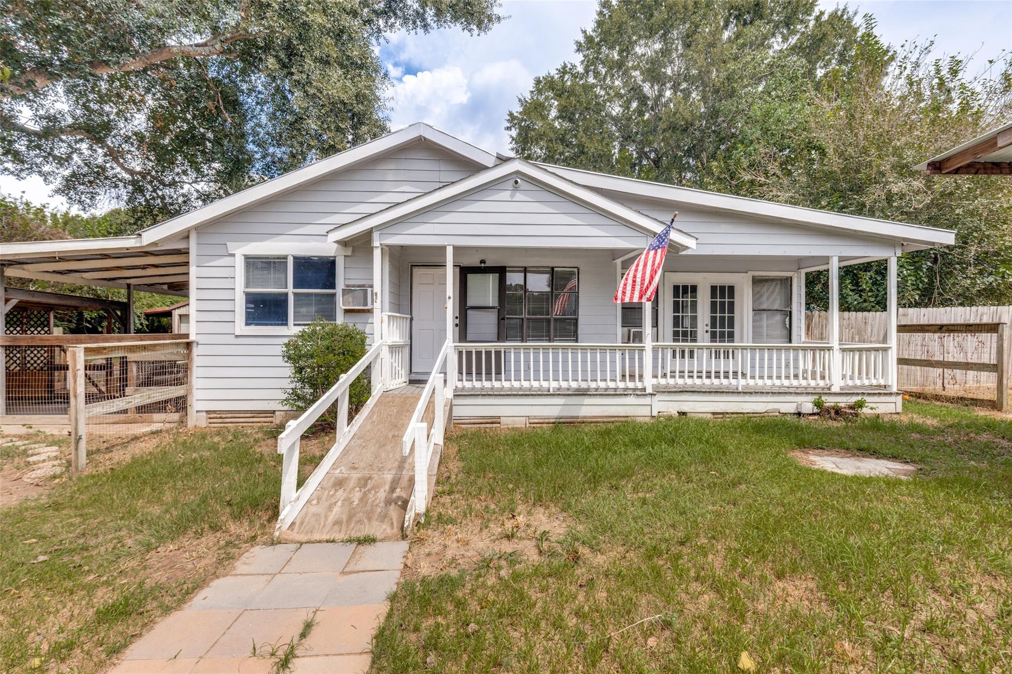 11806 E Jane Lane