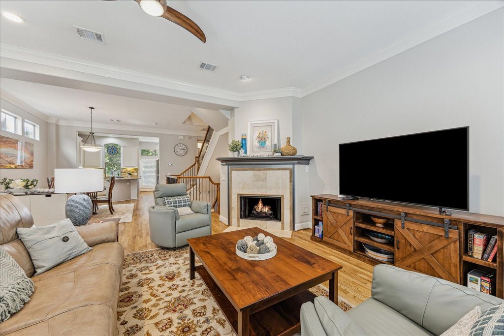 Photo of 544 Bomar Street, Houston, TX 77006 (MLS # 38077364)