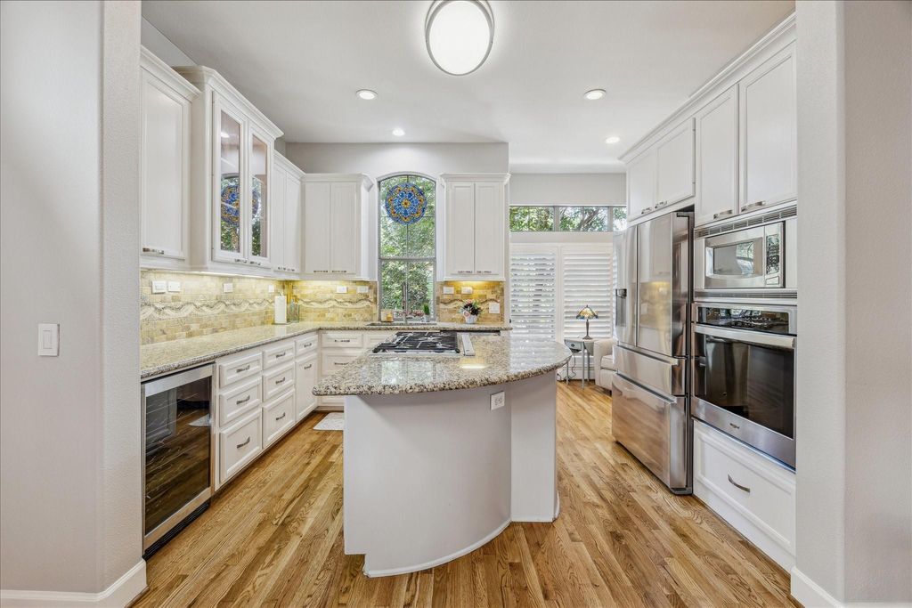 Photo of 544 Bomar Street, Houston, TX 77006 (MLS # 38077364)