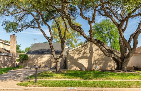 Photo of 6030 Gallant Forest Drive, Houston, TX 77088 (MLS # 40765900)