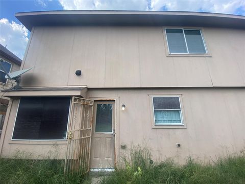 Photo of 12222 Kings Garden Court, Houston, TX 77044 (MLS # 18595823) Photo of 12222 Kings Garden Court, Houston, TX 77044 (MLS # 18595823)