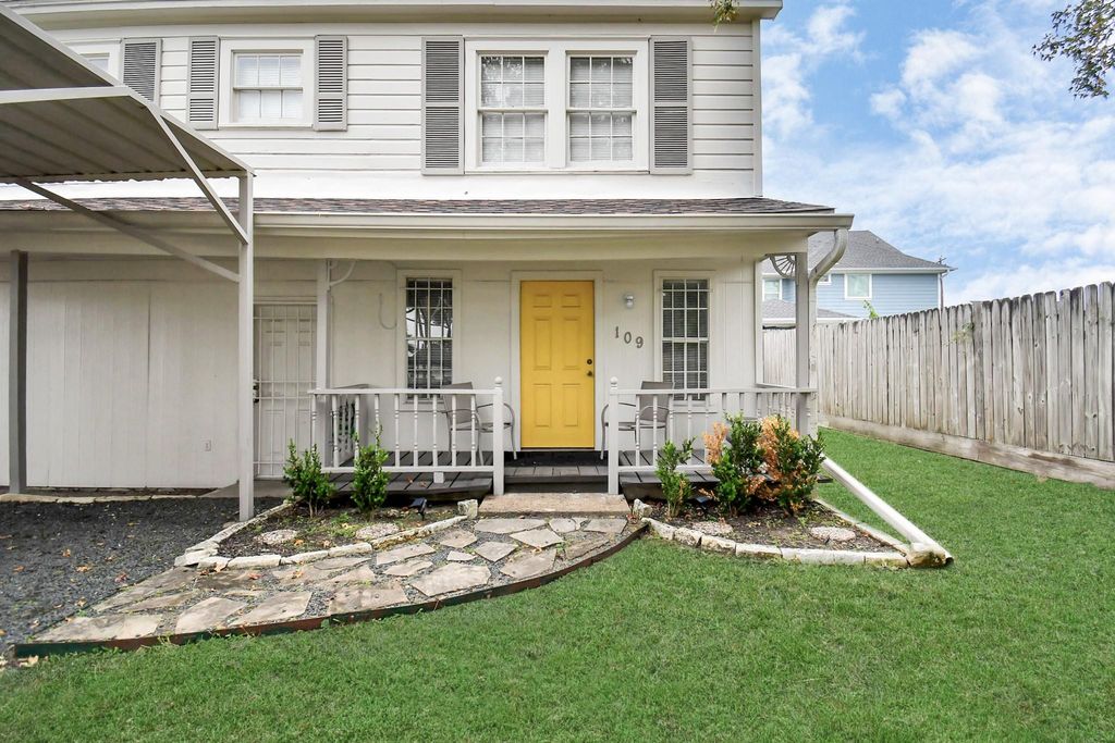 Photo of 109 Amundsen Street, Houston, TX 77009 (MLS # 86569947)