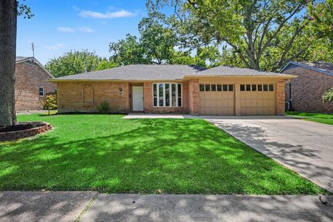 Photo of 1931 Westlake Road, Houston, TX 77062 (MLS # 62990460)