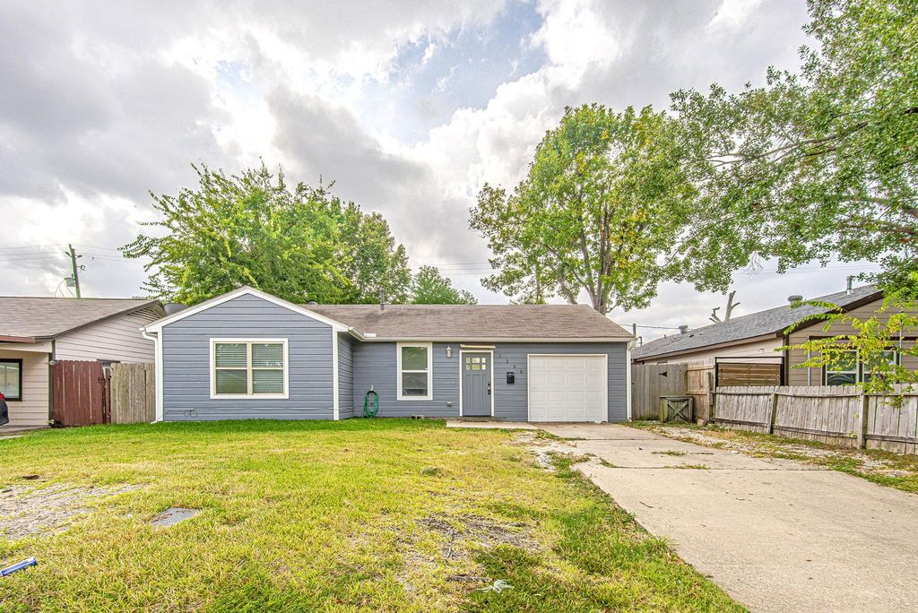 Photo of 2208 Camille Street, Pasadena, TX 77506 (MLS # 96608016)