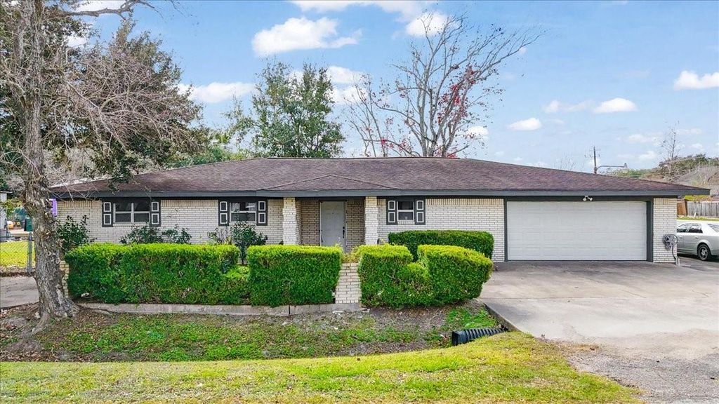 Photo of 6106 Josephine Street #CR926, Pearland, TX 77584 (MLS # 74387254)