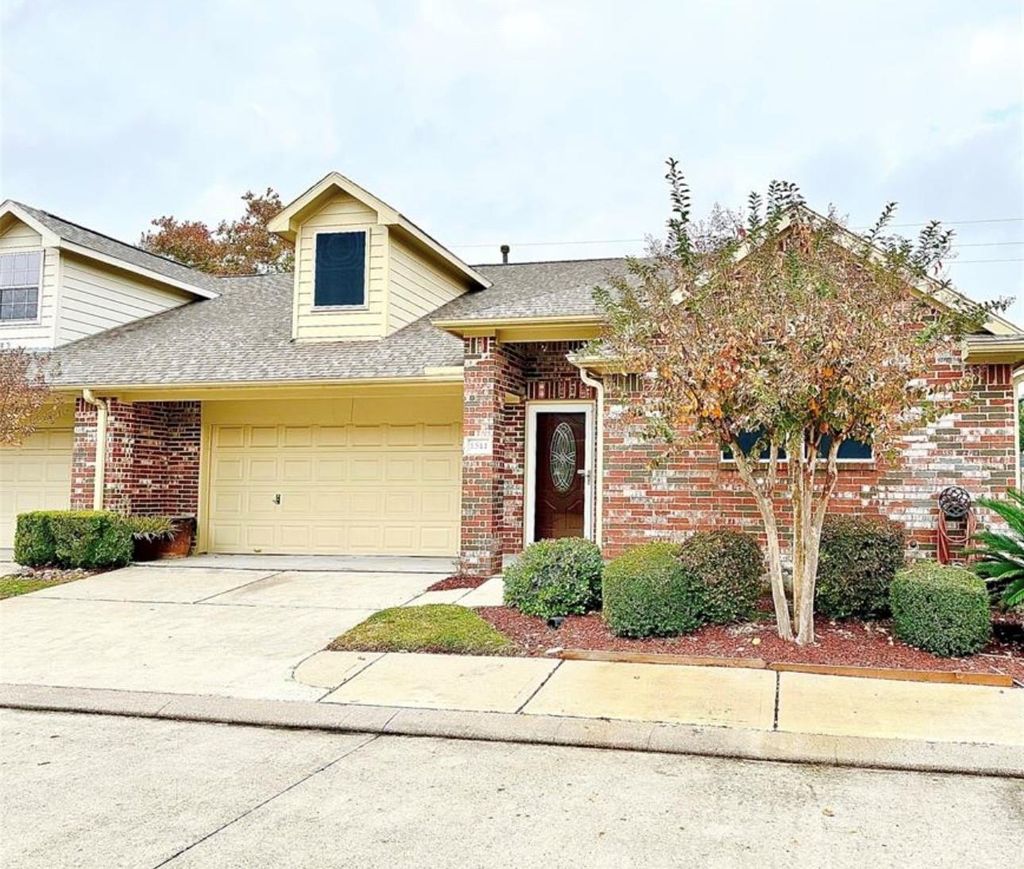 Photo of 1511 Village Townhome Drive, Pasadena, TX 77504 (MLS # 82166316)