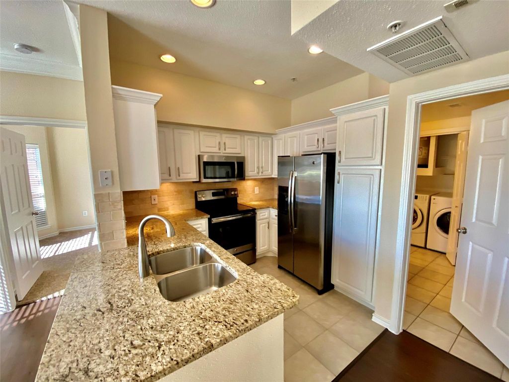 Photo of 2350 Westcreek Lane #2103, Houston, TX 77027 (MLS # 53975915)