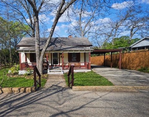 Photo of 908 Sam Houston Avenue, Huntsville, TX 77320 (MLS # 48676032)