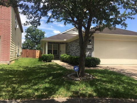 Photo of 12811 Kingston Point Lane, Houston, TX 77047 (MLS # 83200701)
