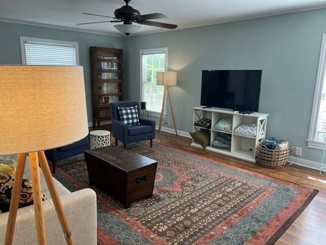 Photo of 2415 White Oak Drive, Houston, TX 77009 (MLS # 13589198)