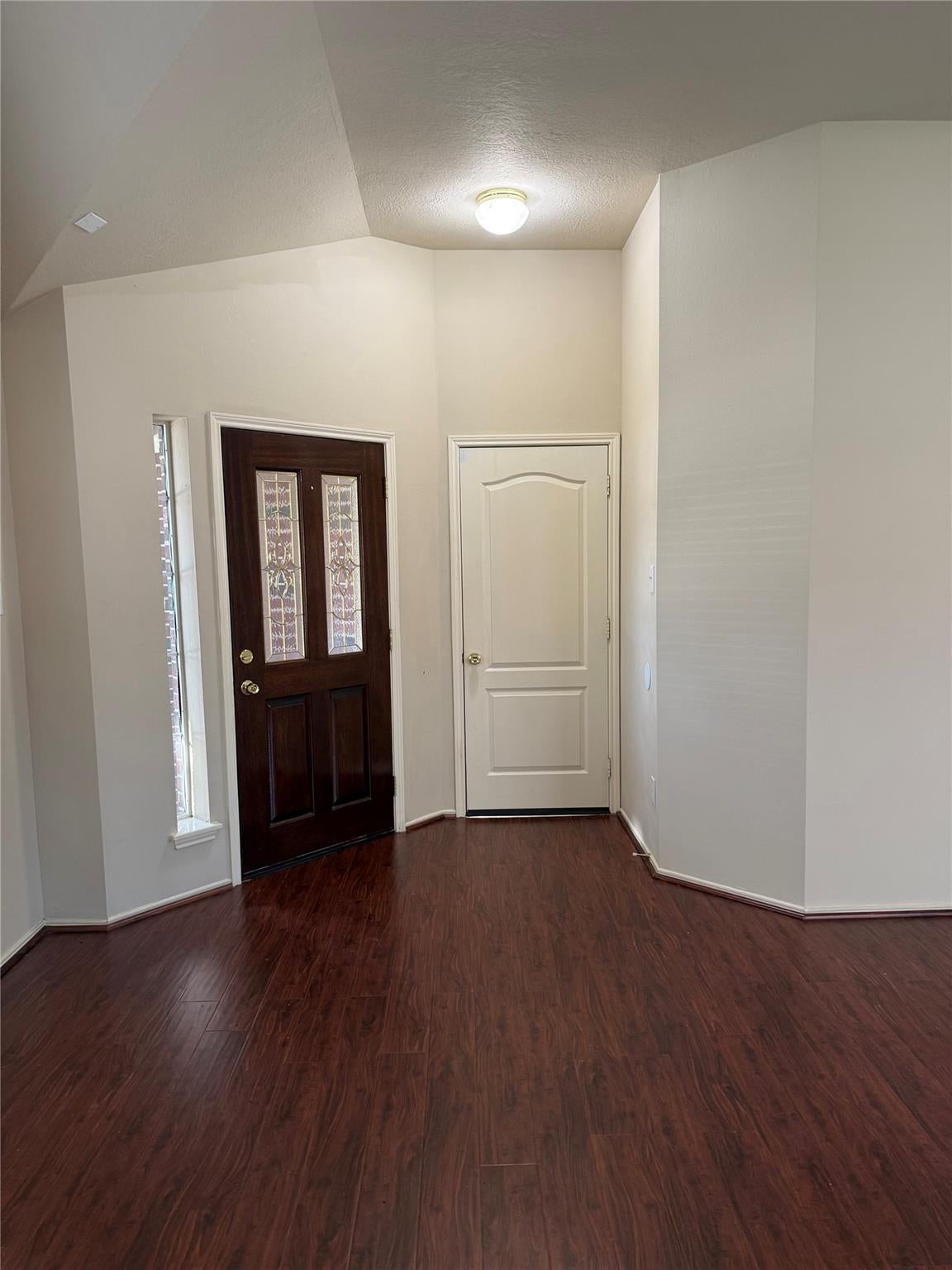 2104 Goldfinch Lane