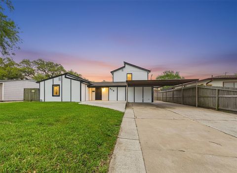 Homes For Sale - 615 24th Avenue<br/> Texas City, TX 77590