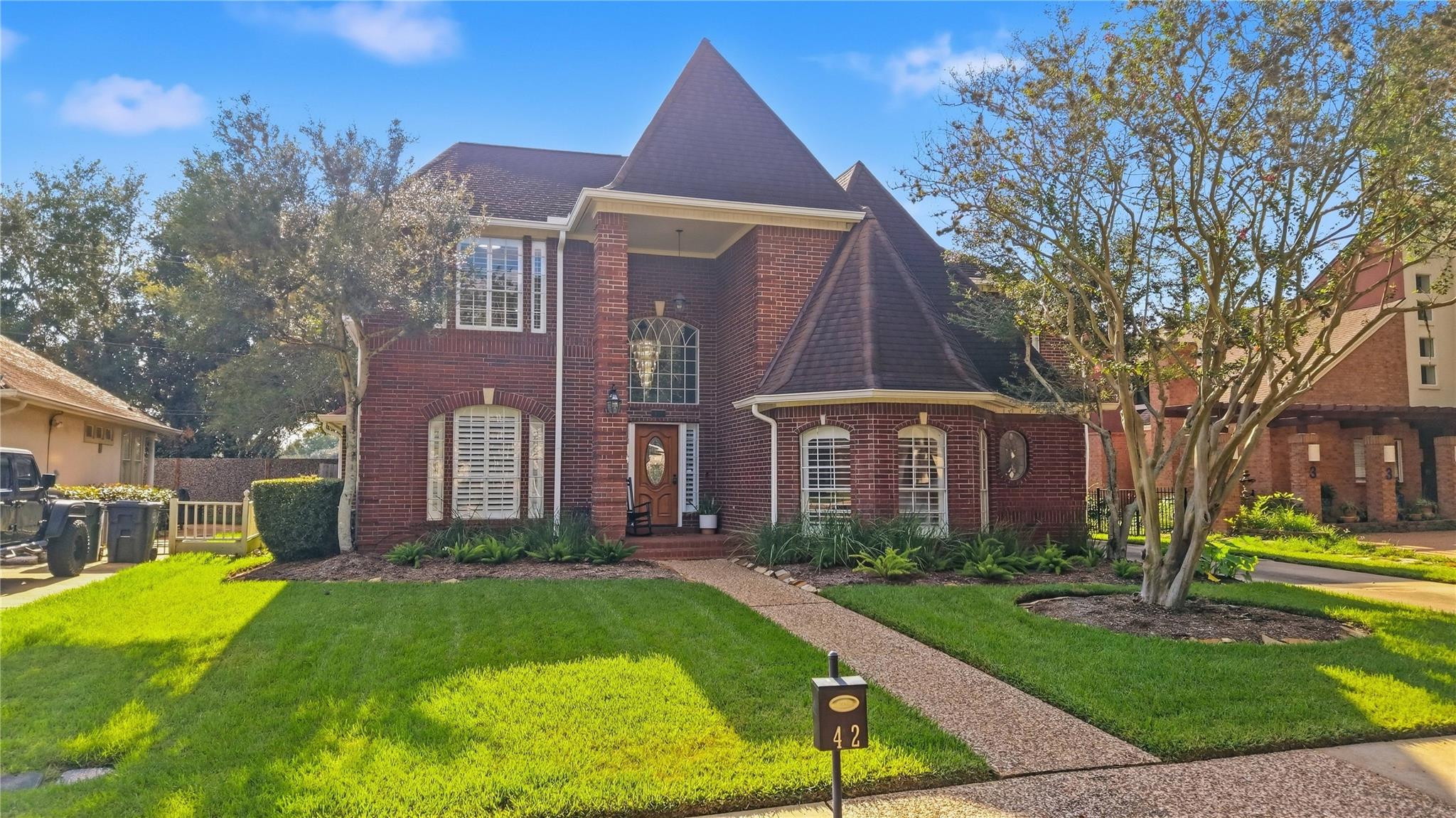 402 Lakeside Boulevard